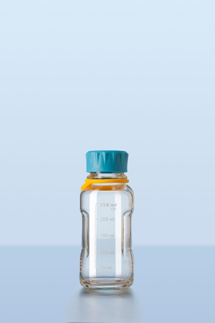 DURAN® YOUTILITY Flasche, klar, mit Graduierung, GL 45, mit cyanfarbigem Verschluss/Ausgießring (PP), 250 ml